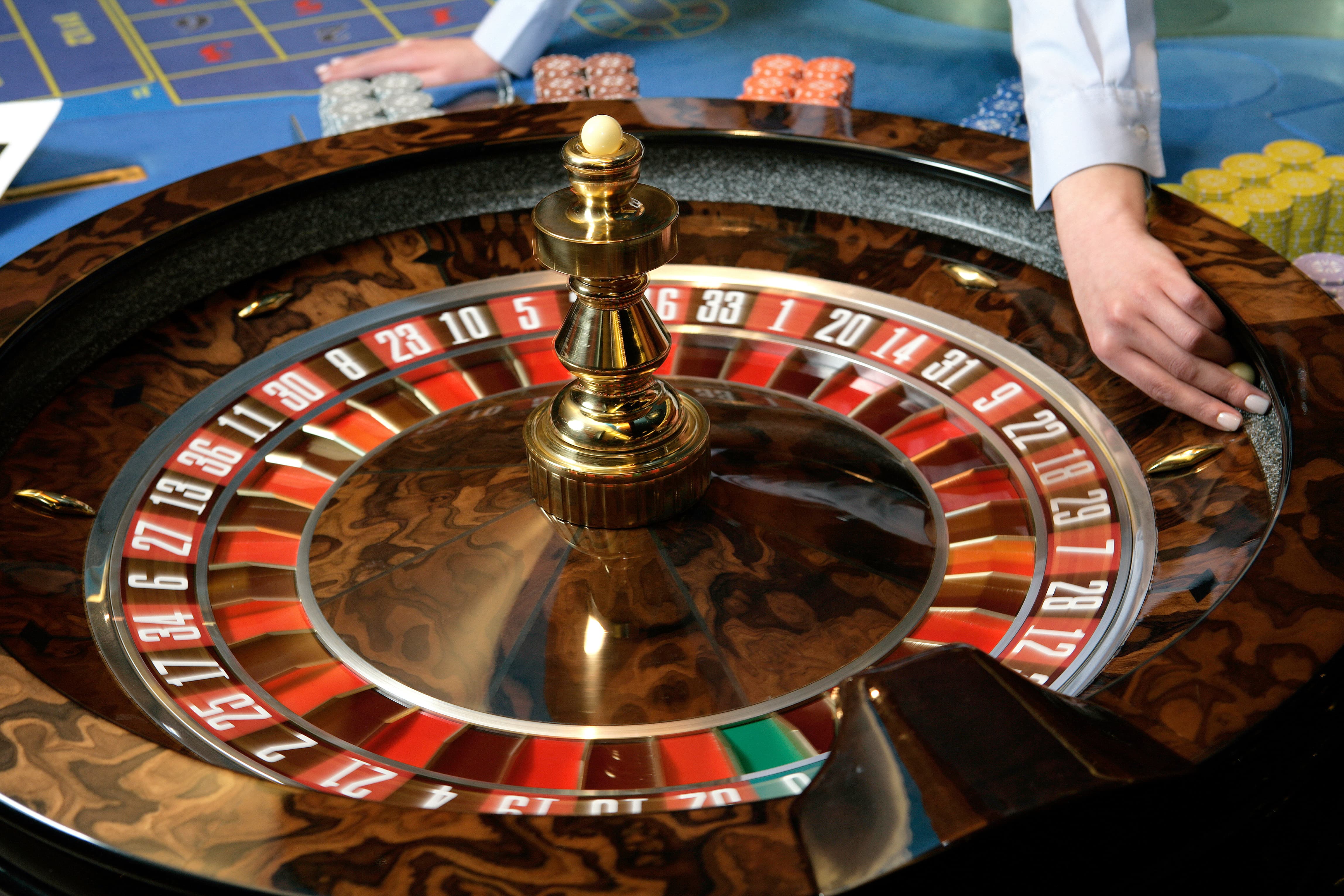 croupier roleta lançamento bola