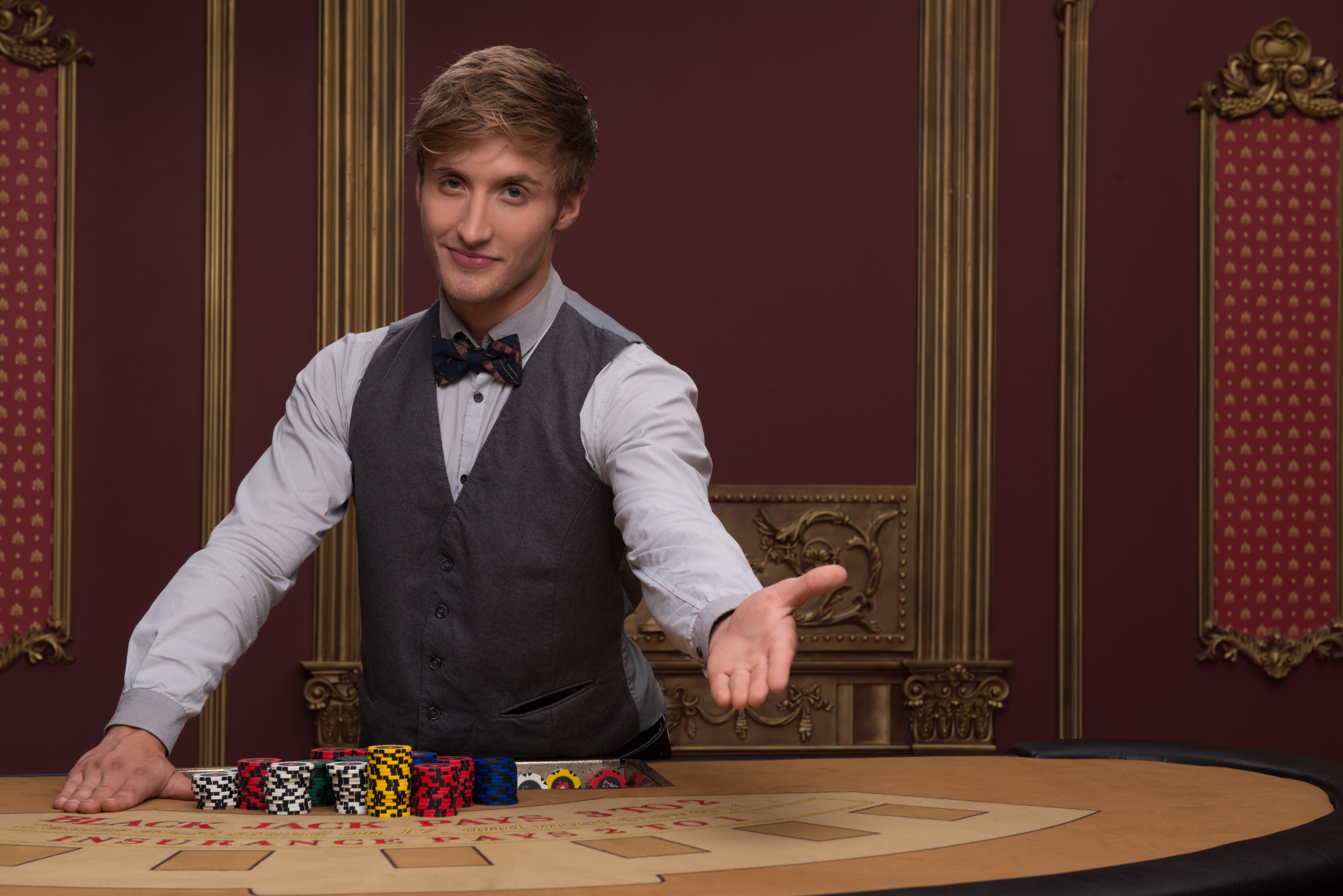 dealer casino
