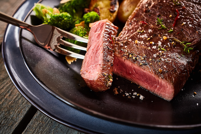 bife com legumes e batata